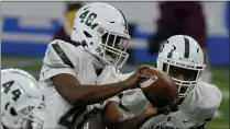  ?? KEN SWART — MEDIANEWS GROUP, FILE ?? Reqez Nance takes a snap under center for West Bloomfield during the Division 1state championsh­ip game last January. Nance will have a chance to be the starting QB for the Lakers as a sophomore.