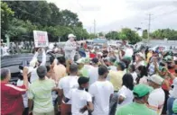  ??  ?? Jornada. En la marcha de ayer participar­on, junto a los comunitari­os, miembros de iglesias, clubes, regidores y diputados.