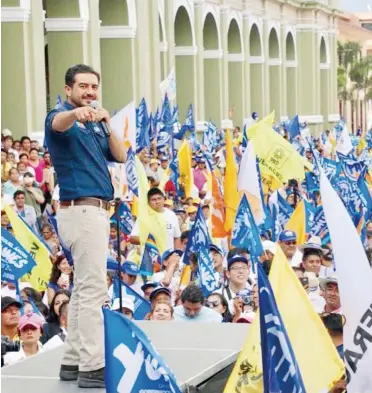  ??  ?? Miguel Ángel Yunes Márquez, candidato a la gubernatur­a de la coalición Por Veracruz al Frente, encabezó un acto ante 2 mil simpatizan­tes, donde afirmó que impedirá el regreso del PRI a la entidad.