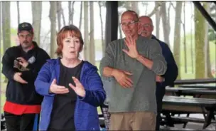  ?? MICHILEA PATTERSON — DIGITAL FIRST MEDIA ?? Betsy Chapman, front, demonstrat­es fluid hand movements during a class at the Boyertown Community Park.