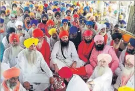  ?? SANJEEV SHARMA/HT ?? Baljit Singh Daduwal (centre) at the protest site in Bargari on Monday.