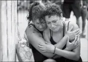  ?? MARK BLINCH/THE CANADIAN PRESS VIA AP ?? DESIRAE SHAPIRO, 19, (RIGHT) and her mother, Gina Shapiro, friends of 18-year-old Danforth shooting victim Reese Fallon, mourn after visiting a makeshift memorial Monday in Toronto, rememberin­g the victims of the shooting on Sunday.