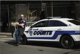  ?? (AP/Eduardo Munoz Alvarez) ?? A New York State Court Policeman stands guard near the courthouse ahead of former President Donald Trump’s anticipate­d indictment on Wednesday in New York.