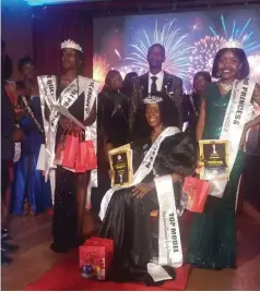  ?? ?? Miss Fabulous Zimbabwe 2023 winner, Evidence Gabi (middle) from Bulawayo flanked by the first and second princesses, Carren Sakupwanya (left) and Talent Queen respective­ly