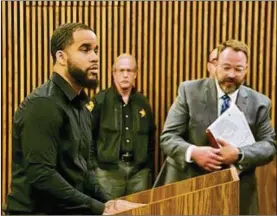  ?? THE (CLEVELAND) PLAIN DEALER ?? Cuyahoga County correction­s officer Stephen Thomas appears in Common Pleas Court in May. Special prosecutor Matthew Meyer (right) is also pictured.