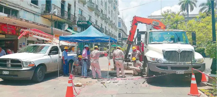  ?? NOEL VERGARA ?? Por varias horas empleados de la CFE estuvieron trabajando.