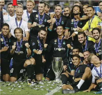  ??  ?? SKOPJE: Real Madrid pose with the trophy after defeating Manchester United 2-1 during the Super Cup final soccer match at Philip II Arena in Skopje, yesterday. — AP