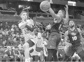  ?? PHELAN M. EBENHACK/ASSOCIATED PRESS ?? G Rob Gray, left, led Houston with 17 points Friday night against B.J. Taylor, middle, Dayon Griffin and UCF.