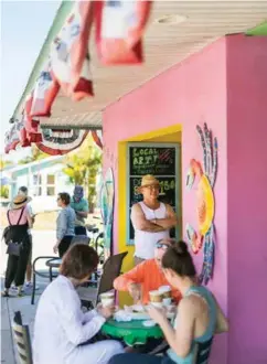  ??  ?? Ginny’s &amp; Jane E’s Café är tipset du får om du frågar lokalbefol­kningen var du ska äta din frukost.