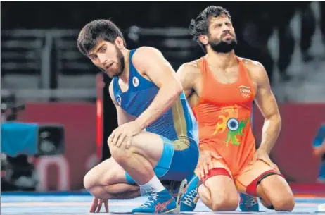  ??  ?? India’s Ravi Dahiya (right) lost the 57kg freestyle final 7-4 against two-time world champion Zavur Uguev of Russia.