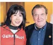  ?? FOTO: DPA ?? Kim (48) und Schröder (74) Anfang des Jahres in Südkorea.