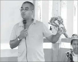  ?? (Ministry of the Presidency photo) ?? Regional Executive Officer, Gavin Gounga, demonstrat­es, using a bouquet of flowers, how different individual­s, when brought together, can create something beautiful.