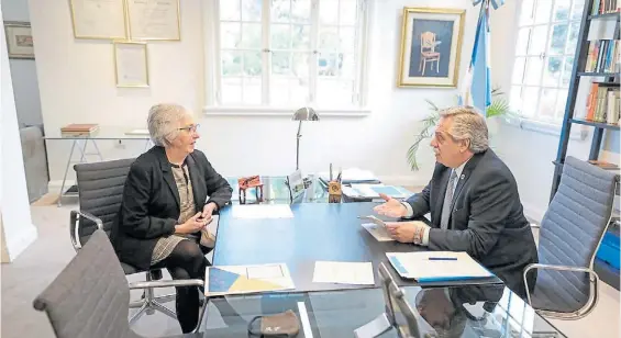  ?? ?? Cárceles. El presidente Alberto Fernández junto a la intervento­ra de las cárceles federales María Laura Garrigós de Rébori.