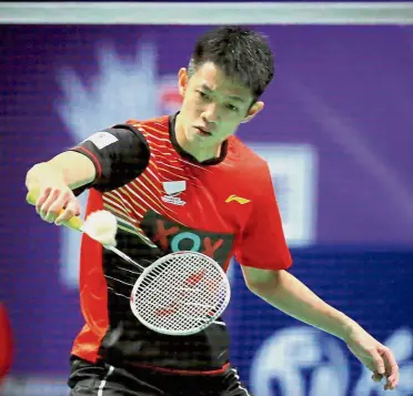  ?? — MUHAMAD SHAHRIL ROSLI / The Star ?? Quick action: Liew Daren of Petaling BC returns a shot to Ampang Jaya BC’s Ajay Jayaram during the SS Purple League men’s singles match at the Arena of Stars in Genting Highlands yesterday.