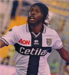  ??  ?? Gervinho, 31 anni, esulta per il gol che dà la vittoria al Parma ANSA