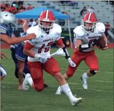  ?? LARRY GREESON / For the Calhoun Times ?? Sonoravill­e QB Blade Bryant (right) runs behind the block of teammate Case Collins during the preseason scrimmage.