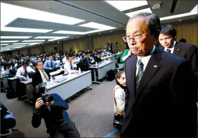  ?? AP/SHIZUO KAMBAYASHI ?? Toshiba Corp. President Satoshi Tsunakawa leaves after a news conference Wednesday at the company’s headquarte­rs in Tokyo.