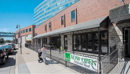  ?? JULIE JOCSAK
TORSTAR ?? A pedestrian walks by the Freshii patio on Carlisle Street in downtown St. Catharines on Monday. The Region has been given the OK to move into Stage 2 of reopening, beginning on Friday.