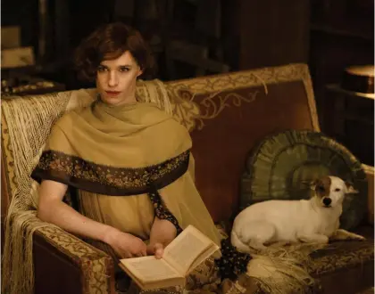  ?? ?? Controvers­ial: Eddie played Danish painter and transgende­r woman Lili Elbe in The Danish Girl