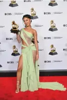  ?? Michael Buckner/Billboard/ Getty Images ?? Say ‘yoh!’ … Tyla with her Grammy. Photograph: