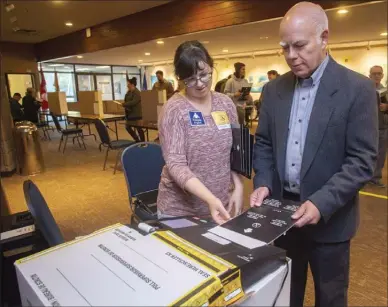  ?? The Canadian Press ?? A political game of tug of war is set to begin this week as both of New Brunswick’s main parties vie for Green support in the wake of an election that ended in a deadlocked result. New Brunswick Green Party Leader David Coon casts his vote at the Centre Communauta­ire Saint-Anne in Fredericto­n, N.B.