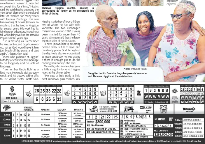  ?? PHOTOS BY RASBERT TURNER ?? Daughter Judith Dawkins hugs her parents Vannette and Thomas Higgins at the celebratio­n.