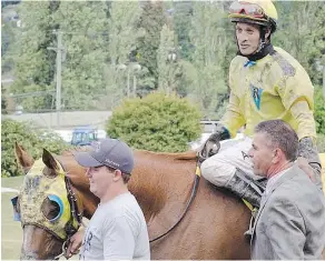  ?? PHOTO: REBECCA BROWN ?? Victress is led into the winners circle by groom Shawn Lawson and owner/trainer Rob Gilker.