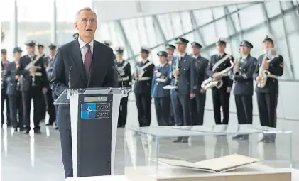  ?? AFP ?? Funcionrar­io. El secretario general de la OTAN, el noruego Jens Stoltenber­g durante una ceremonia.