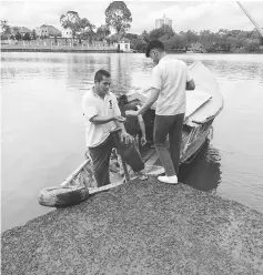  ??  ?? Passengers pay Ahmad 50 sen to cross the Sarawak River to Kampung Sungai Bedil Besar from Jalan Gambir jetty.