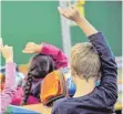  ?? FOTO: DPA ?? Den ganzen Tag in der Schule? Das wollen längst nicht so viele Eltern für ihr Kind wie ursprüngli­ch von Grün-Rot geplant.