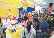  ??  ?? En el evento, los amantes de la cocina podrán aprender trucos para la elaboració­n de platillos, al igual que nuevas recetas.