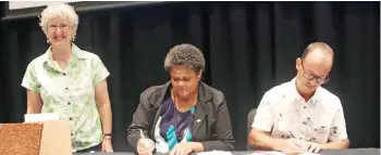  ?? ?? The S-C Agreement was signed by QDAF’s research facility and project manager, Dr Rob McGavin (right) and Fiji’s acting permanent secretary for Fisheries and Forestry, Atelaite Rokosuka (middle), witnessed by ACIAR’s research programme manager for forestry, Dr Nora Devoe (left).