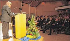  ?? FOTO: ANTON WASSERMANN ?? IHK-Präsident Heinrich Grieshaber sprach im voll besetzten Welfensaal des Kultur- und Kongressze­ntrums in Weingarten.