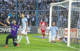  ?? TWITTER ?? Tino Costa ya hizo el tercer gol, se lamenta Atlético