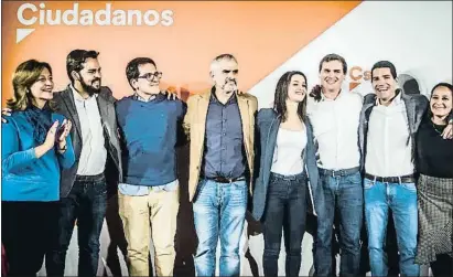  ?? LLIBERT TEIXIDÓ ?? Inés Arrimadas y Albert Rivera presentaro­n ayer en Cornellà la candidatur­a de Cs para el 21-D