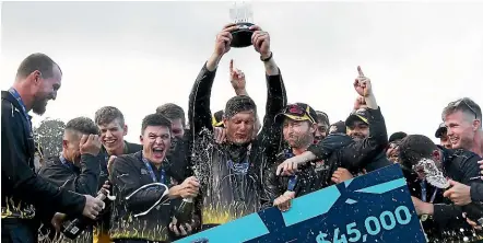  ?? GETTY IMAGES ?? The Wellington Firebirds celebrate their win over the Otago Volts in the 50-over final in Dunedin.