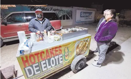  ?? ?? l Don Jesús Noriega se coloca todos los días con un horario de 17:00 a 22:00 horas en las calles General Piña y De los Alcaldes, al Norte de la ciudad, hasta donde llegan los clientes para probar estos platillos.