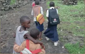  ??  ?? SCHOOL’S OUT: Marceline Bauma, 8, and her friends walk home from school after their lessons.