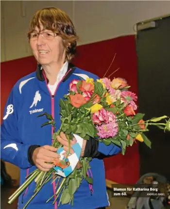  ?? ANDREAS RABEL ?? Blumen für Katharina Berg zum 60.