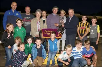  ??  ?? The presentati­on following The Horse and Hound Tridistanc­e Sweepstake final, won by ‘Karlow Eddie’ at Enniscorth­y Greyhound track on Monday night. Brendan Murphy of the sponsors presenting the trophy to owner/trainer Henry Kelly with connection­s.