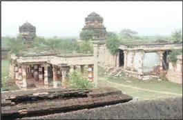  ??  ?? A temple in Tamil Nadu, India, lies in ruins. Temples in South Africa face a similar fate, says the writer. BELOW: It shows disrespect if idols are not bathed daily.