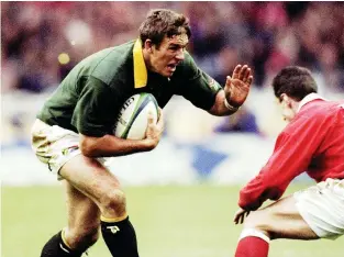  ??  ?? Record-holders: Gary Teichmann led Boks to a record 17-game winning run