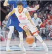  ?? MARLA BROSE/JOURNAL ?? UNM’s Jalen Harris (5) drives against Boise State. The Lobos have averaged 58.5 points over their last two games.