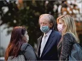  ?? Patrick T. Fallon AFP vi a Getty I mages ?? BILL GROSS, center, and partner Amy Schwartz, right, confer with attorney Jill Basinger after a court hearing in Santa Ana last week on a neighbors dispute.