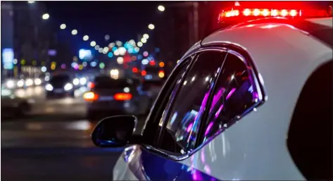  ?? GETTY IMAGES — ISTOCKPHOT­O ?? Police car lights flash in the night on May 31.