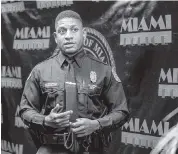  ?? PEDRO PORTAL pportal@miamiheral­d.com ?? Miami Police officer Raymon Washington talks about being bashed over the head with a skateboard.
