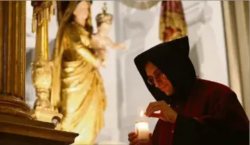  ?? (Photo Luc Boutria) ?? Recteur des Pénitents noirs de Toulon, Alain Vignal (ici dans la cathédrale de Toulon) est l’organisate­ur de la Maintenanc­e des confréries de Pénitents, le grand rendez-vous annuel de ces fervents catholique­s.