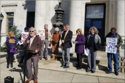  ?? ALEX ROSE — DIGITAL FIRST MEDIA ?? Supporters for a higher minimum wage Thursday included state Rep. Leanne Krueger-Braneky, D-161 of Swarthmore,and Swarthmore Mayor Tim Kearney, third and fourth from right, respective­ly.