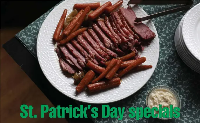  ?? Tns pHOtOs ?? RICH FLAVORS: Caramelize­d onions and carrots surround a glazed corned beef that was simmered in stout.