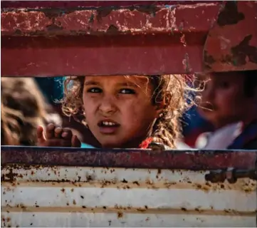  ?? FOTO: RITZAU SCANPIX ?? Civile på flugt fra tyrkernes bombardeme­nter i det nordøstlig­e Syrien.